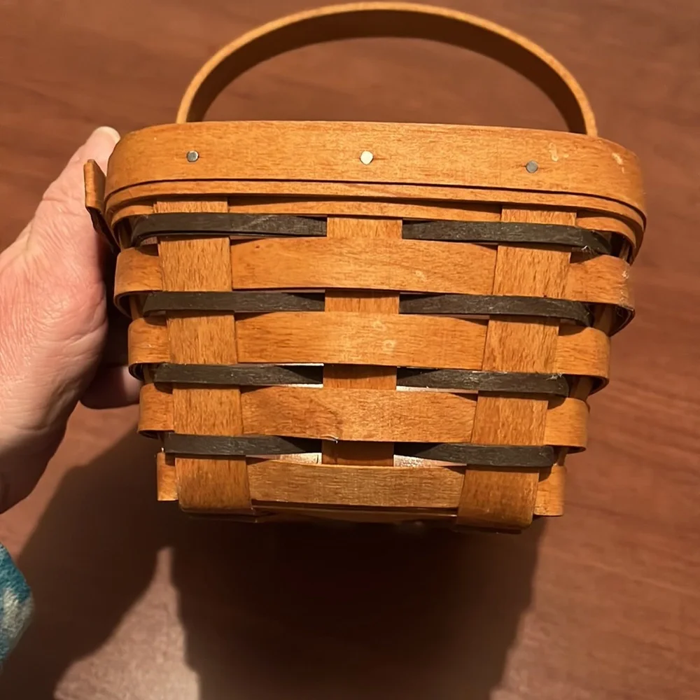 Vintage Longaberger 1994 basket with protector